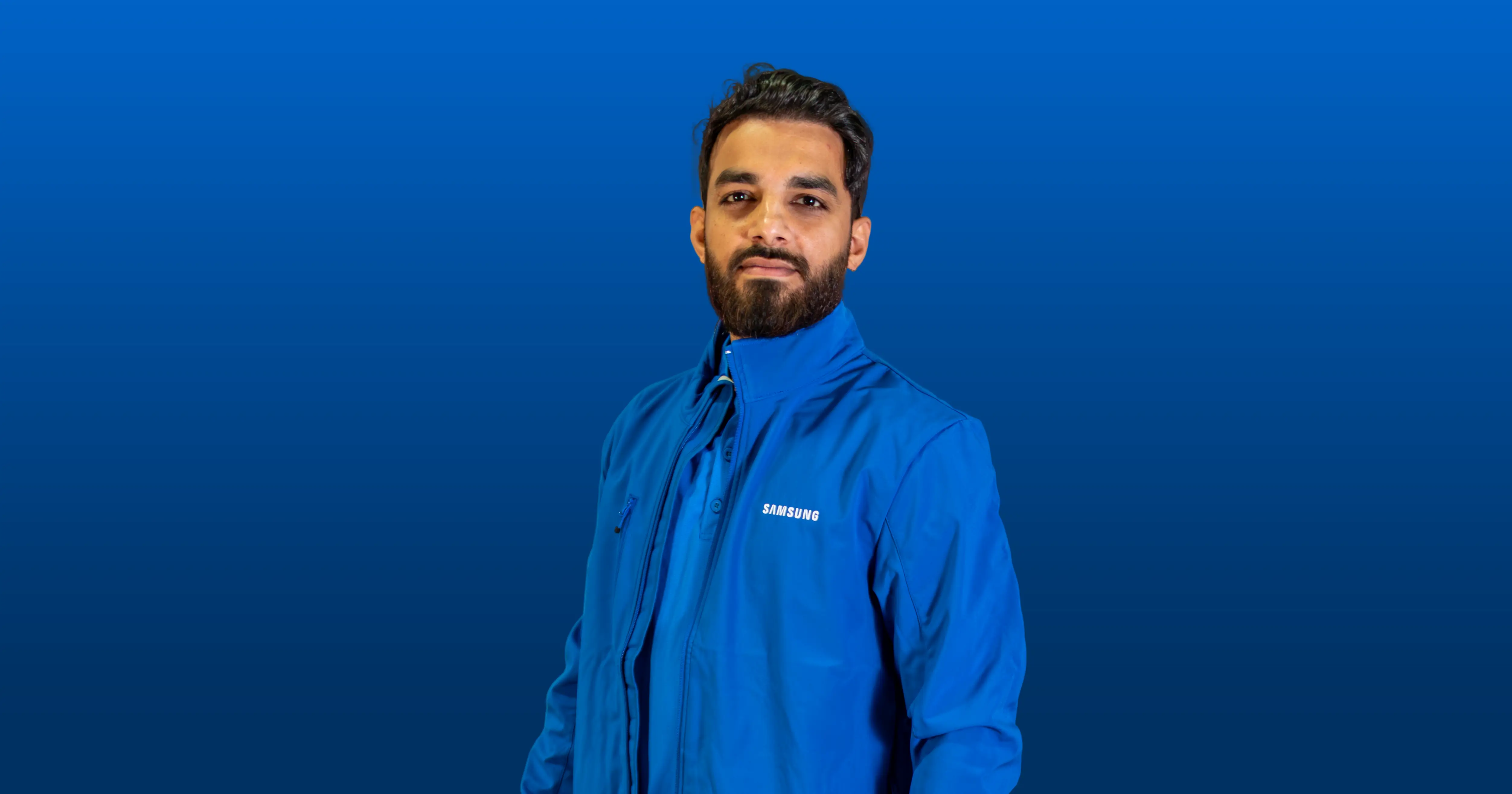 Technician reviewing Samsung repair estimate with customer Technician reviewing Samsung repair estimate with customer