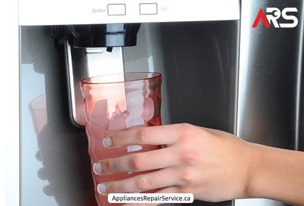 refrigerator-with-water-and-ice-dispenser
